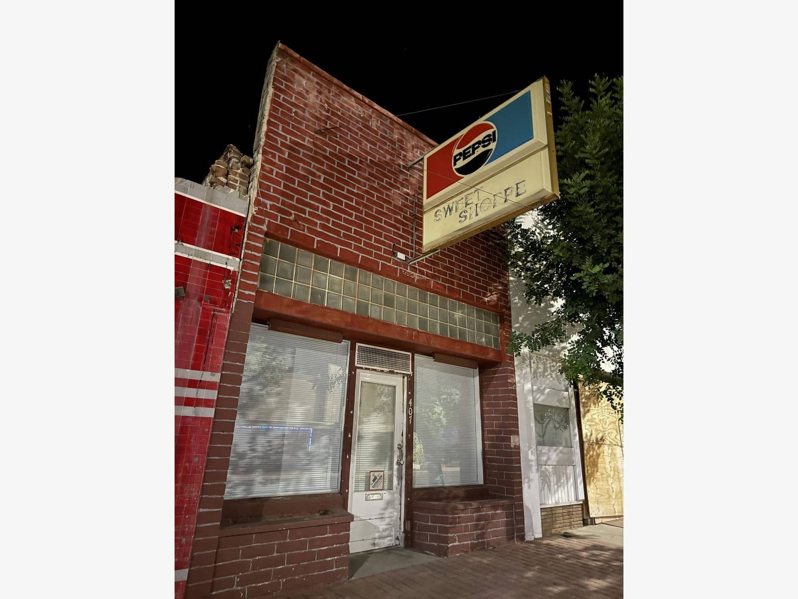 407 Center St Storefront