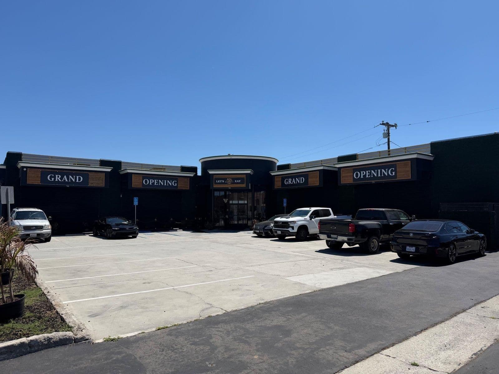 546 W Compton Blvd — photo 3